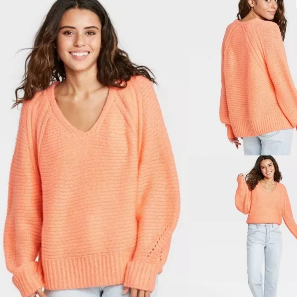 Universal Thread Women's V-Neck Sweater in Coral Spring